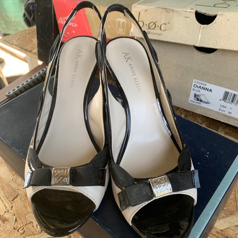 Anne Klein Heel
